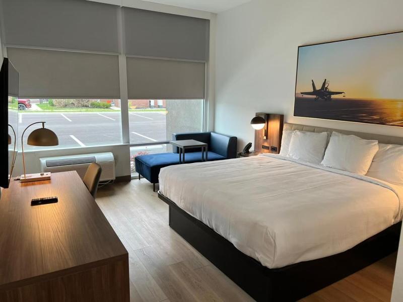 La Quinta Inn & Suites By Wyndham Manchester - Arnold Afb Ngoại thất bức ảnh