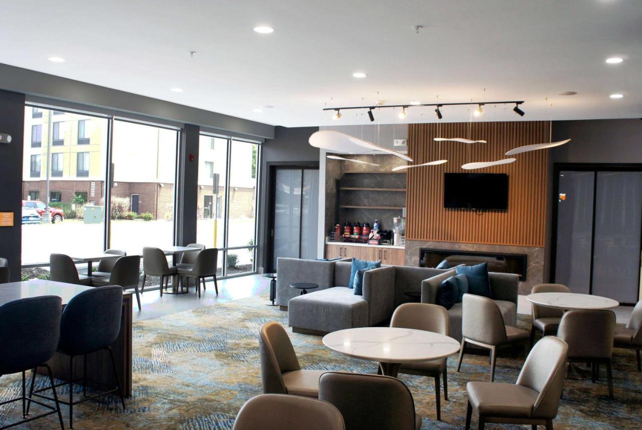 La Quinta Inn & Suites By Wyndham Manchester - Arnold Afb Ngoại thất bức ảnh