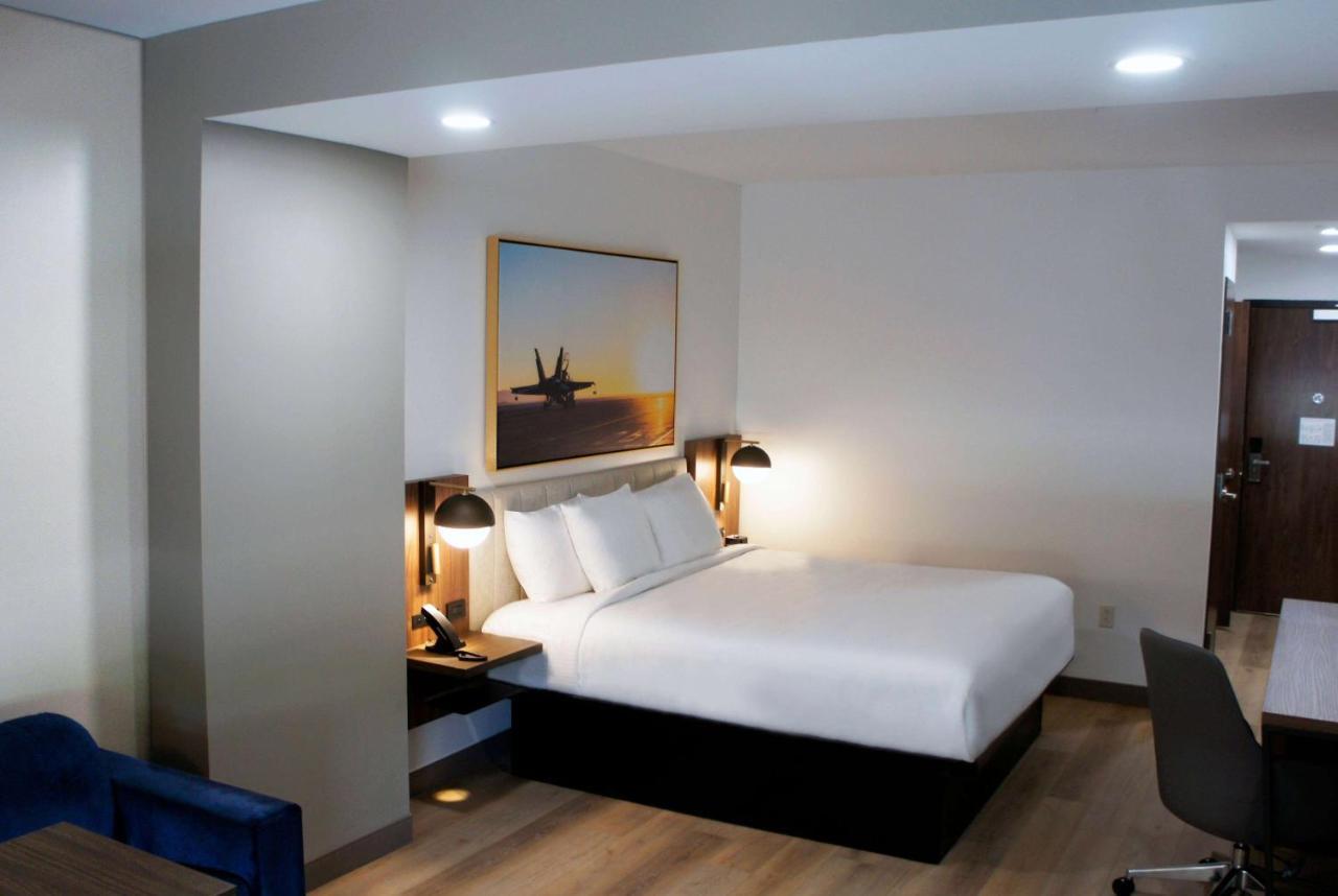 La Quinta Inn & Suites By Wyndham Manchester - Arnold Afb Ngoại thất bức ảnh