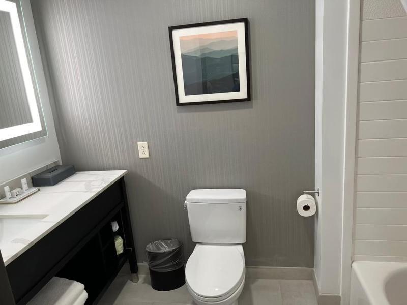 La Quinta Inn & Suites By Wyndham Manchester - Arnold Afb Ngoại thất bức ảnh