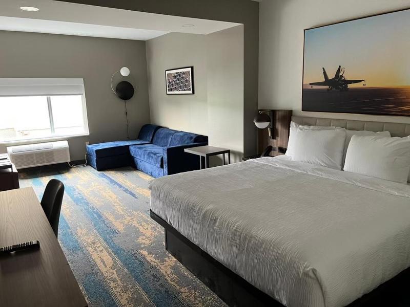 La Quinta Inn & Suites By Wyndham Manchester - Arnold Afb Ngoại thất bức ảnh