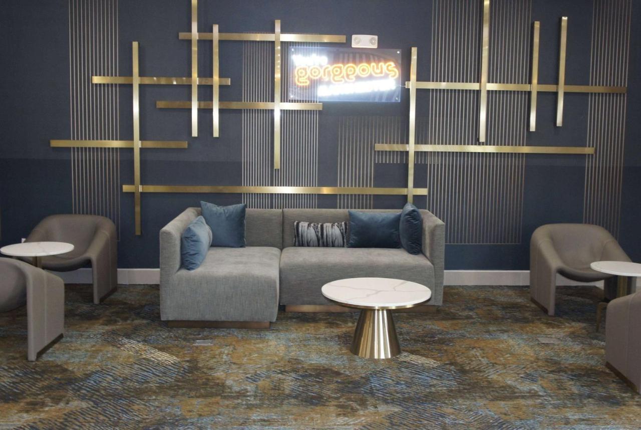 La Quinta Inn & Suites By Wyndham Manchester - Arnold Afb Ngoại thất bức ảnh